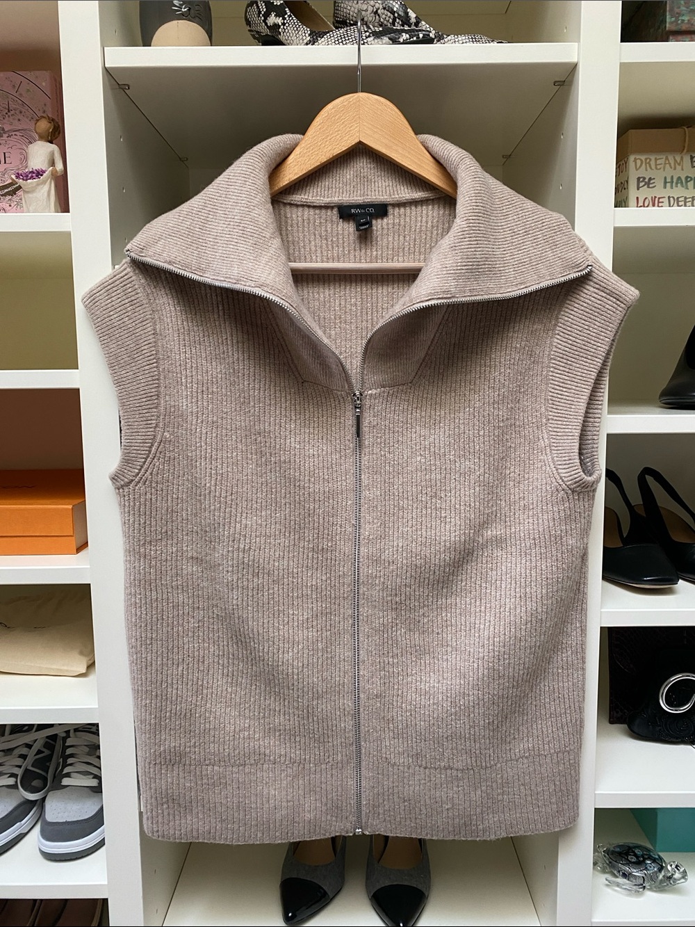 RW&CO -Sleeveless Zip-Front Ribbed Knit Vest in Taupe. Like NEW!